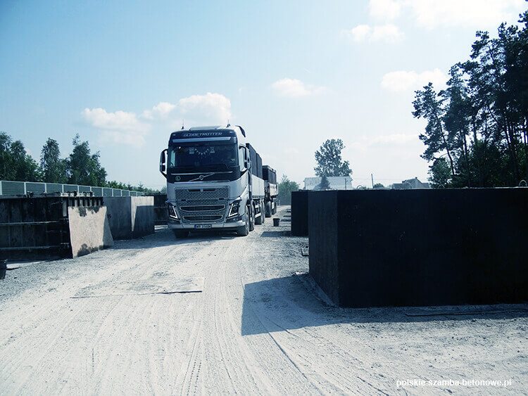 Transport szamb betonowych  w Ciechanowie